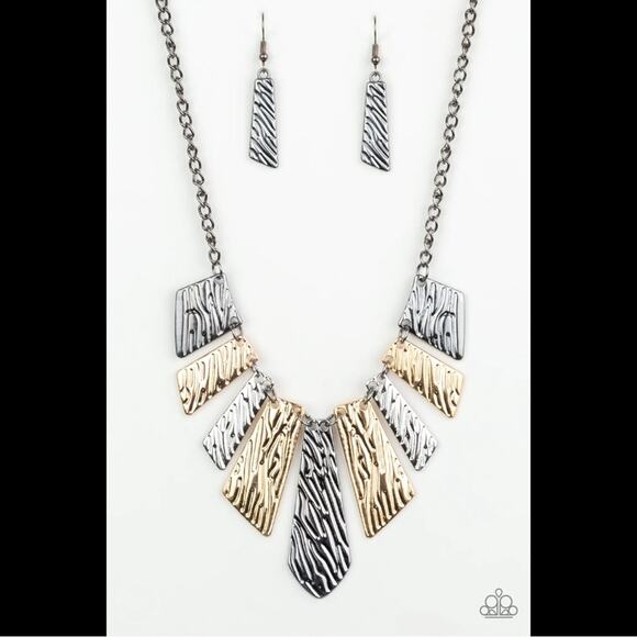 Paparazzi โฅ Texture Tigress - Multi Necklace and Earrings Set - Picture 2 of 4